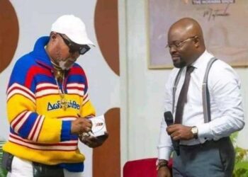 Affaire Koffi Olomide : Human Rights Watch demande l’annulation de la suspension de Jessy Kabasele