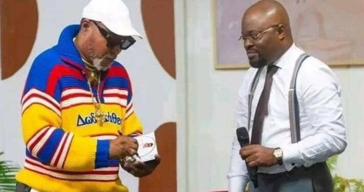 Affaire Koffi Olomide : Human Rights Watch demande l’annulation de la suspension de Jessy Kabasele