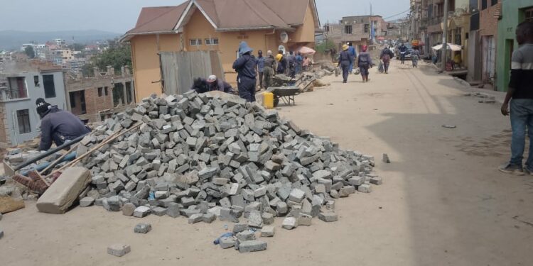 Pavage de la voirie à Bukavu : un tronçon routier inachevé ouvert à la circulation, à la surprise générale de la population