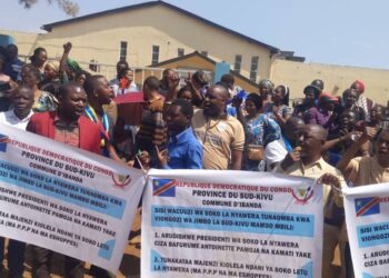 Bukavu : Des organisations de la Société Civile et des syndicats en sit-in pour contester la suspension du comité syndical du marché de Nyawera