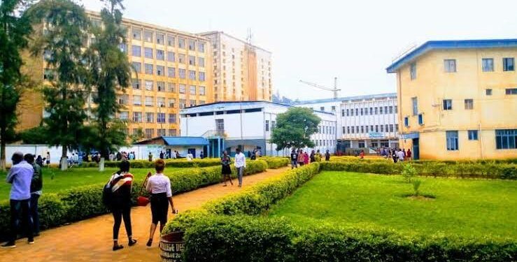 Sud Kivu : des anciens étudiants de l’UOB s’opposent à l’attribution de diplômes de médecine aux étudiants de BIOSADEC sans évaluation
