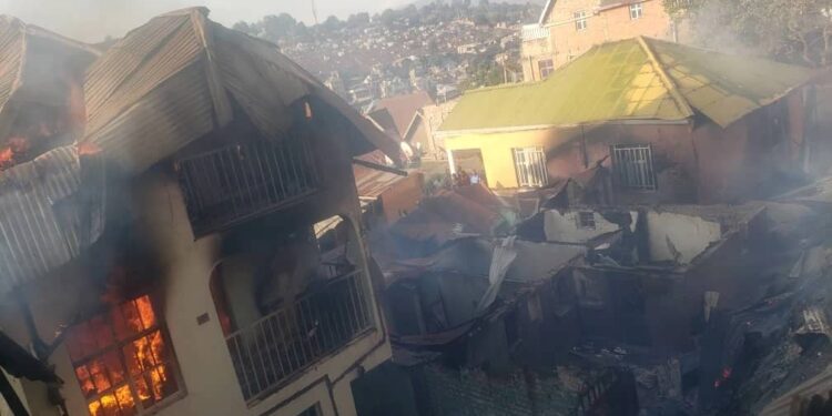Bukavu: Des maisons et boutiques prennent feu sur avenue Evariste Baganda à Nguba au quartier Nyalukemba.