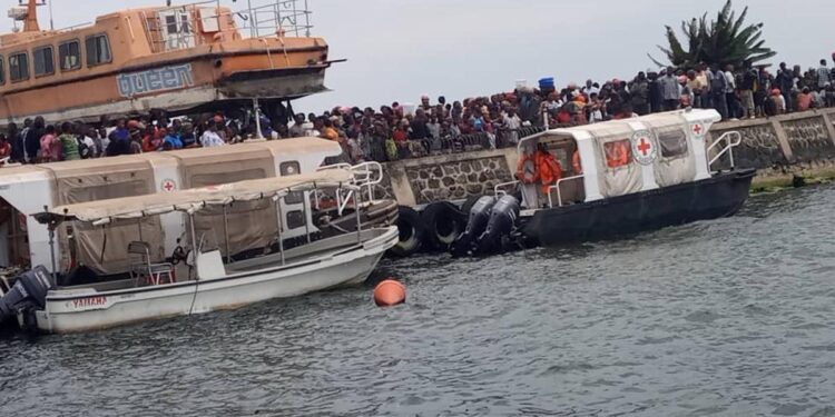 Naufrage sur le lac Kivu : le député national Théo Ngwabidje Kasi se dit profondément affligé par les lourdes pertes en vies humaines
