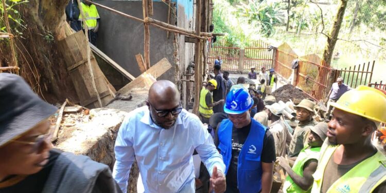 Bukavu : le député national Patrick Salumu visite la station de captage d’eau de Ruzizi 1er