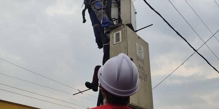 Goma : avec les équipes de Virunga, le CICR rétablit le courant électrique dans certains quartiers