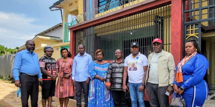 Visite de réconfort de la délégation du Parti Agissons pour la République (AREP) à Kavumu : un soutien pour Armand Nyangezi et Zawadi Chapo