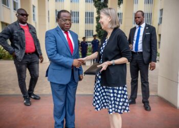 Conflit RDC-Rwanda : Modeste Bahati Lukweb reçoit l’ambassadrice des États-Unis en RDC