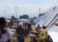 Obligées de fuir leur pays la RDC suite à la dégradation de la situation humanitaire, des familles ayant trouvé refuge au Burundi, en Ouganda et au Rwanda cherchent leurs proches