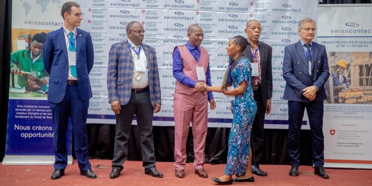 Sud-Kivu: 339 jeunes célèbrent leur réussite grâce à la Formation par Apprentissage Tutoré de Swisscontact