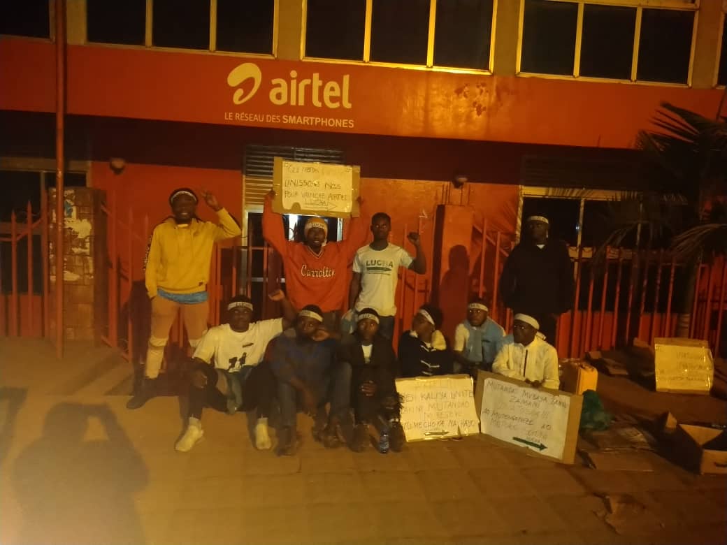 Butembo : le mouvement citoyen LUCHA passe sa première nuit en sit-in devant les installations d&rsquo;Airtel