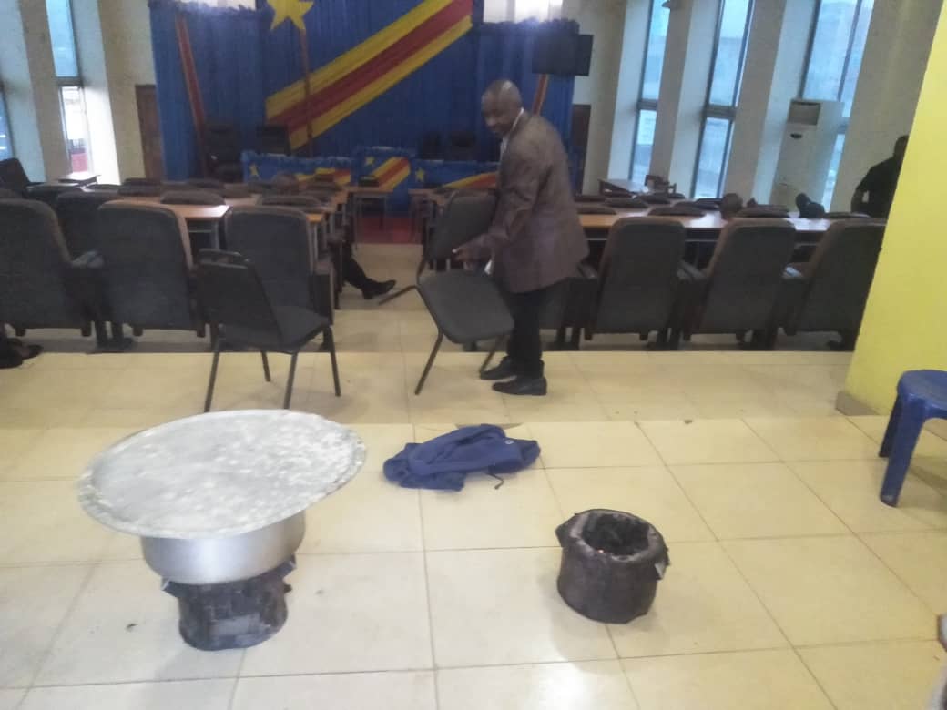 Sud-Kivu : Des grévistes bloquent la plénière extraordinaire prévue ce lundi à l’Assemblée provinciale