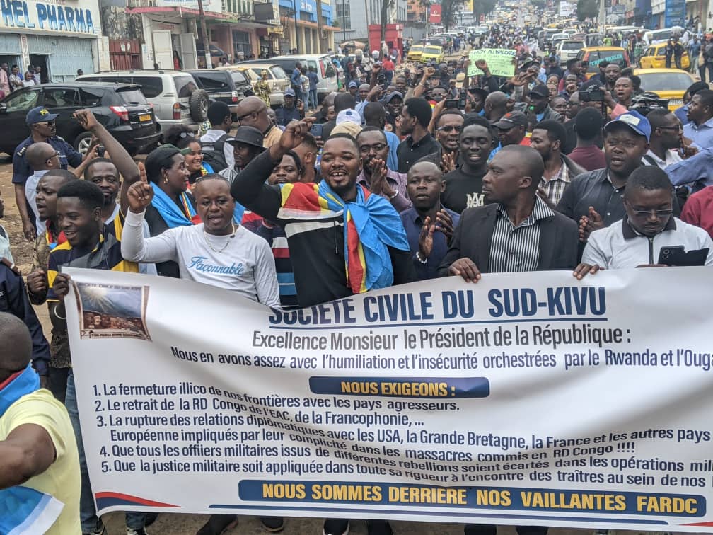 Sud-Kivu : marche pacifique à Bukavu pour soutenir l’armée nationale au front.
