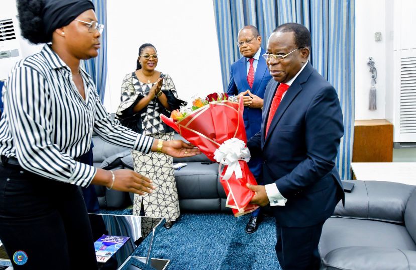 RDC : les cadres et agents de l&rsquo;administration du Sénat vantent les réalisations de Bahati Lukwebo