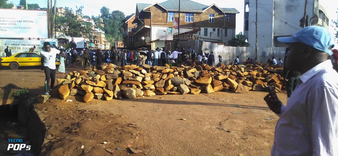 Bukavu : Des étudiants manifestent pour exiger la réhabilitation dans l&rsquo;urgence du tronçon Lycée Wima – ISTM sur la RN2
