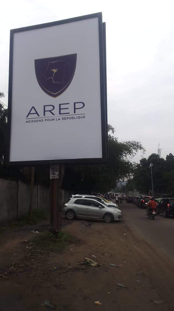 Tentative d&rsquo;un coup d&rsquo;État à Kinshasa : le parti politique AREP de Guy Loando félicite l&rsquo;armée nationale pour son professionnalisme 