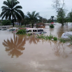 Débordement du lac Tanganyika : la route Luhanga reliant Uvira à Fizi complètement inondée