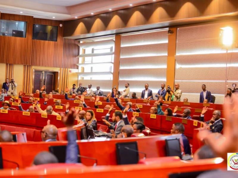 RDC : le nouveau règlement intérieur du Sénat oblige le sénateur à vie de participer aux travaux en commissions et augmente le nombre d&rsquo;assistants parlementaires