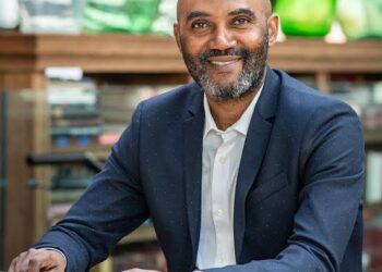 Portrait de Bernard Muhindo : Un homme d&rsquo;affaires visionnaire à la tête du Ministère des Finances au Sud-Kivu