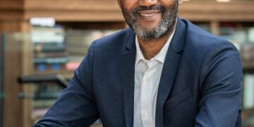 Portrait de Bernard Muhindo : Un homme d&rsquo;affaires visionnaire à la tête du Ministère des Finances au Sud-Kivu
