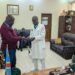 Sud-Kivu : Philippe Ruvunangiza présente son prix «Civil Courage Prize» au Dr Denis Mukwege