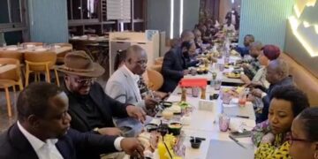 Un dîner fraternel au cœur de la crise sécuritaire de l’Est : Bahati Lukwebo à l’écoute des élus du Sud-Kivu